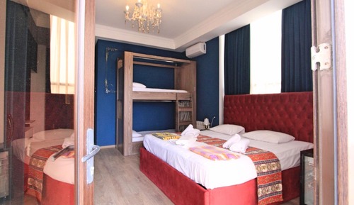 Dormitorio compartido familiar, balcón, vistas al mar