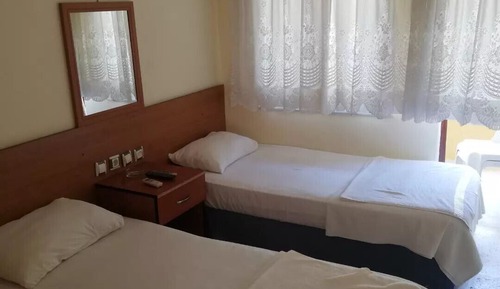 Habitación cuádruple estándar, balcón, vistas al jardín