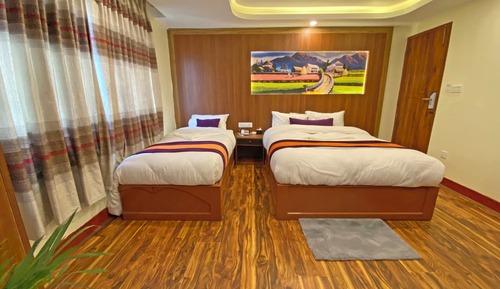 Habitación estándar con 1 cama doble o 2 individuales, vistas a la ciudad