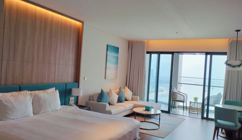 Estudio, balcón, vistas al mar