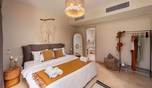 Secluded & Bespoke 1 BDR Apt with Pool View & Beach access (M1-4B-02)