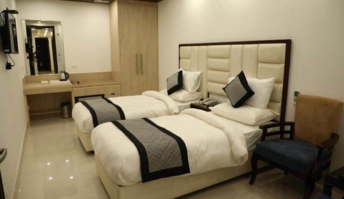 Habitación de lujo con 1 cama doble o 2 individuales, vistas a la ciudad