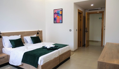 Habitación con 2 camas individuales, vistas al patio