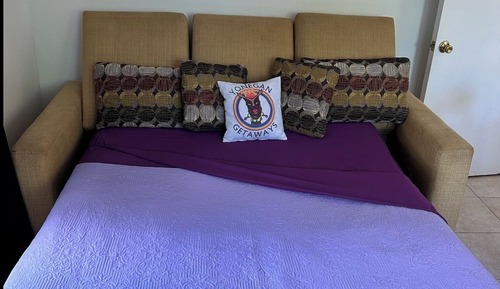 Apartamento económico, patio (Haiku #7)