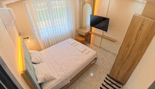 Apartamento junior, cocina básica, vistas a la piscina
