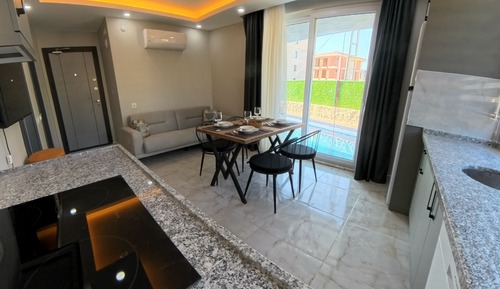 Apartamento de diseño, cocina, vistas a la piscina