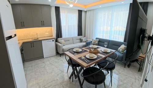 Apartamento Deluxe, cocina, vistas a la piscina