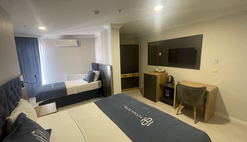 Habitación triple superior, vistas a la ciudad