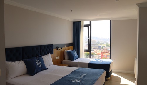 Habitación triple, vistas al mar