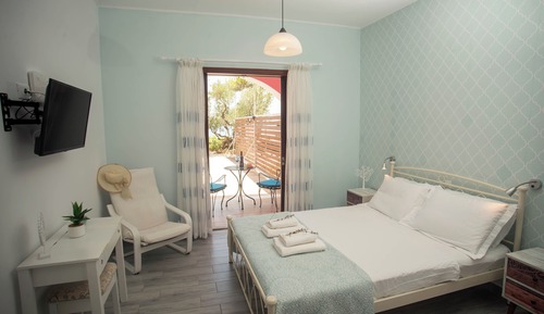 Estudio básico, 1 cama doble, balcón