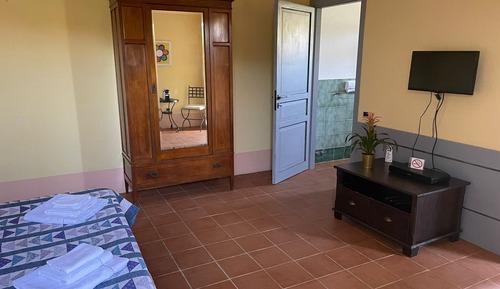Habitación triple Confort, patio, vistas a la ciudad