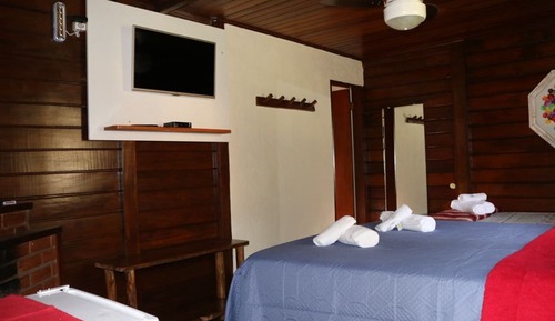Chalet familiar, varias camas, Servicio de limpieza, vistas al jardín