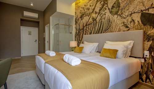 7 - Twin Room, City View