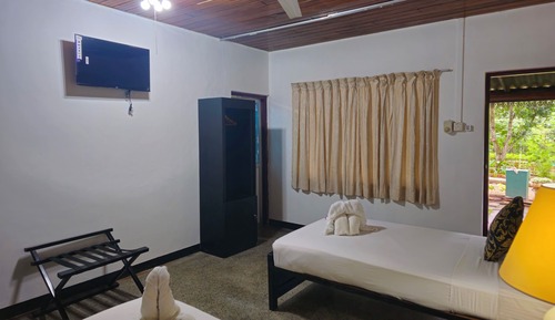 Habitación triple superior, patio, vistas al jardín