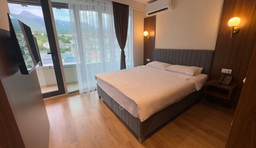 Habitación estándar doble, balcón, vistas a la ciudad