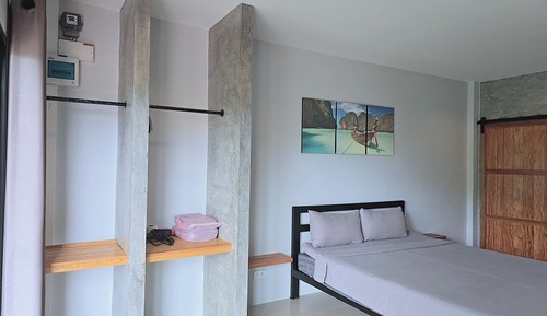 Studio, Balcony