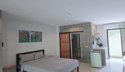 Deluxe Studio