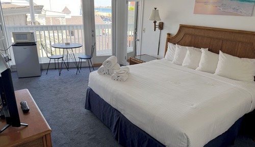 Habitación básica, 1 cama de matrimonio grande, vistas parciales al mar