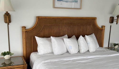 Habitación estándar, 1 cama de matrimonio grande, vistas parciales al mar