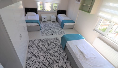 Habitación triple básica, balcón, vistas a la ciudad