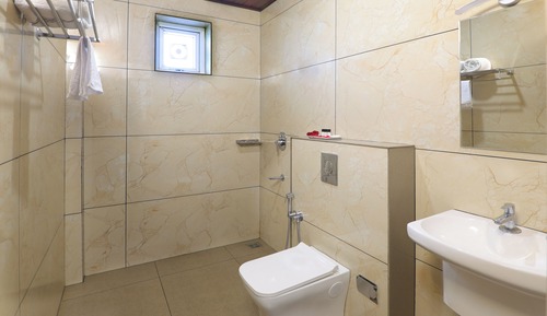 Habitación clásica con 1 cama doble o 2 individuales, vistas a la montaña