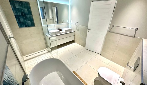 Habitación Deluxe, 1 cama de matrimonio grande, baño privado, en esquina