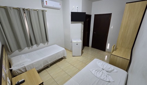 Habitación básica con 2 camas individuales
