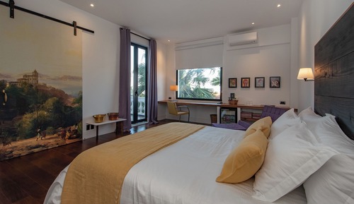 Superior Suite, Courtyard View
