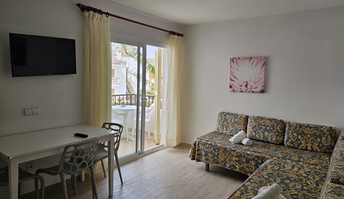 Apartamento familiar, vistas a la piscina