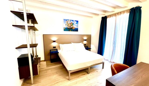 Suite 1