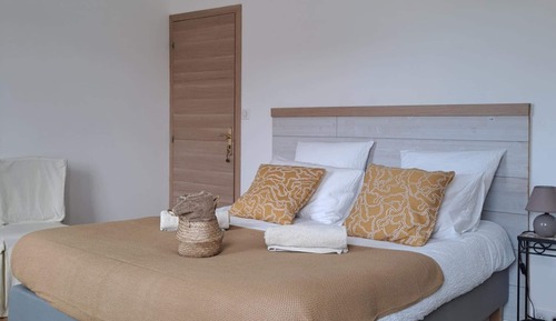 Habitación clásica doble, baño privado, vistas al mar (Chambre beige)
