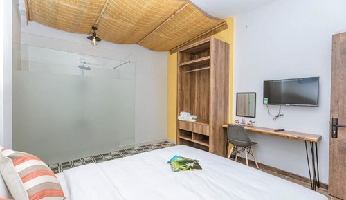 Habitación familiar, varias camas, patio