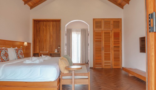 Bungalow Deluxe, 1 cama de matrimonio grande, vistas a la piscina