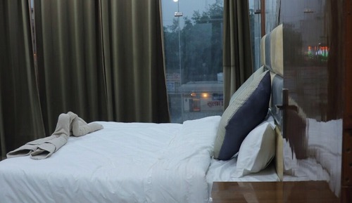 Suite, City View