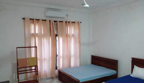 Habitación familiar con 1 cama doble o 2 individuales, vistas al jardín