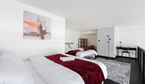Apartamento superior, balcón, vistas a la ciudad