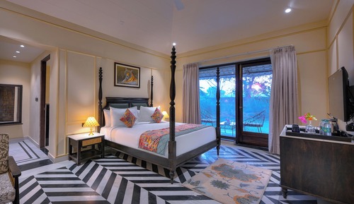 Luxury Suite Cottage with Private Garden and Pool