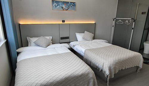 Habitación estándar con 2 camas individuales, Aire acondicionado, vistas a la colina