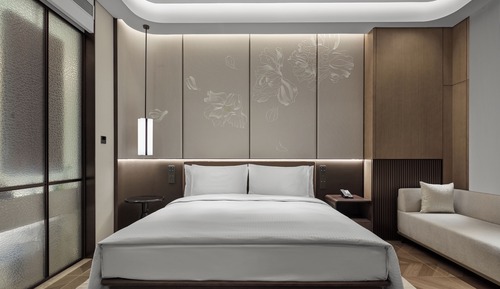 Business Suite, 1 King Bed with Sofa bed, Private Bathroom, Garden View
