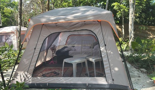 Tienda Deluxe, vistas al jardín