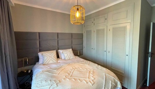 Comfort Room, 1 King Bed, City View