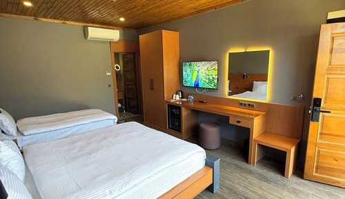 Habitación triple Deluxe, vistas al jardín