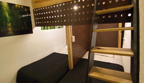 Dormitorio compartido económico, baño compartido