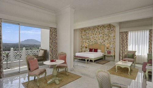 Suite, balcón, vistas a la colina