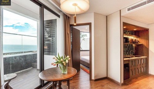 Ático ejecutivo, 2 habitaciones, piscina privada, vistas a la playa
