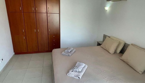 Habitación básica, vistas a la piscina