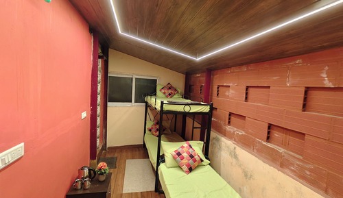 Habitación económica, balcón, vistas a la montaña