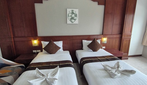 Deluxe Twin Room (with balcony and with window)