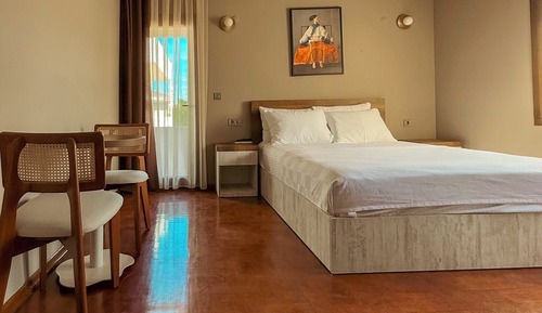 Habitación exclusiva doble, balcón, vistas parciales al mar