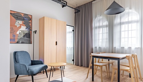 Spacious retro studio